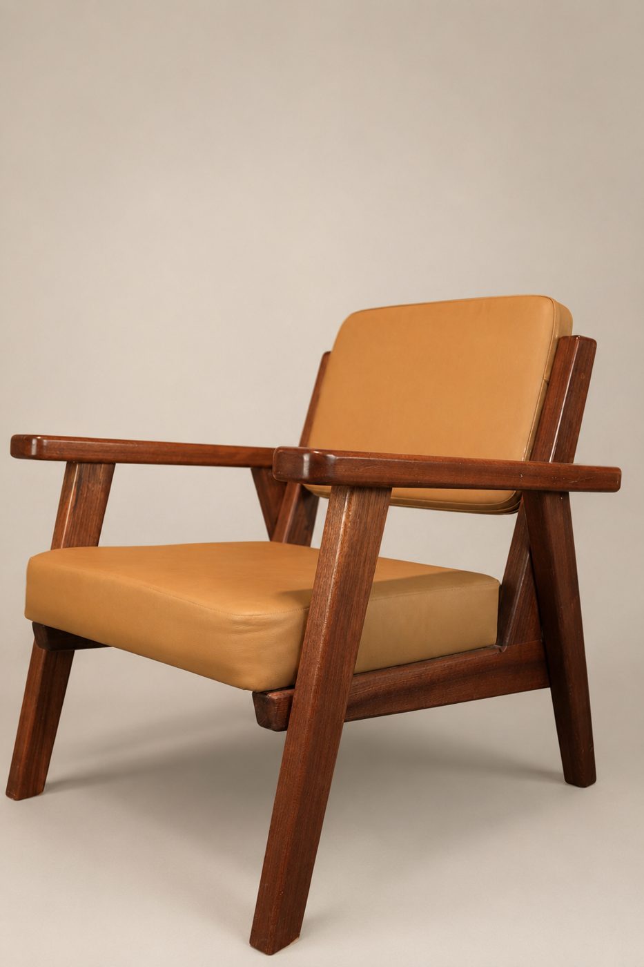 Irth — Low Armchair